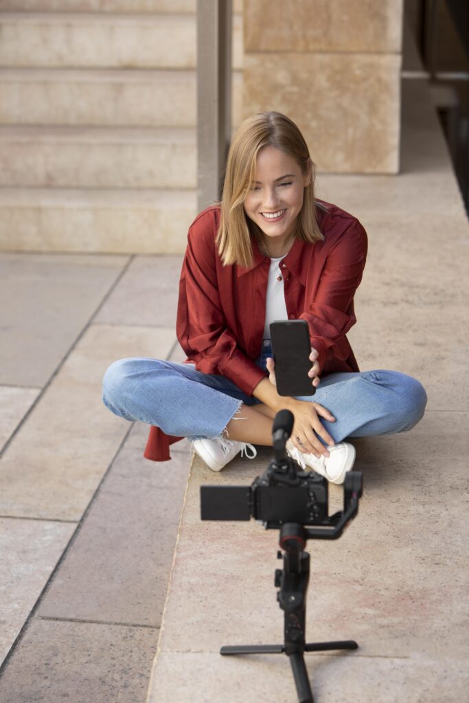 vlogger streaming while traveling